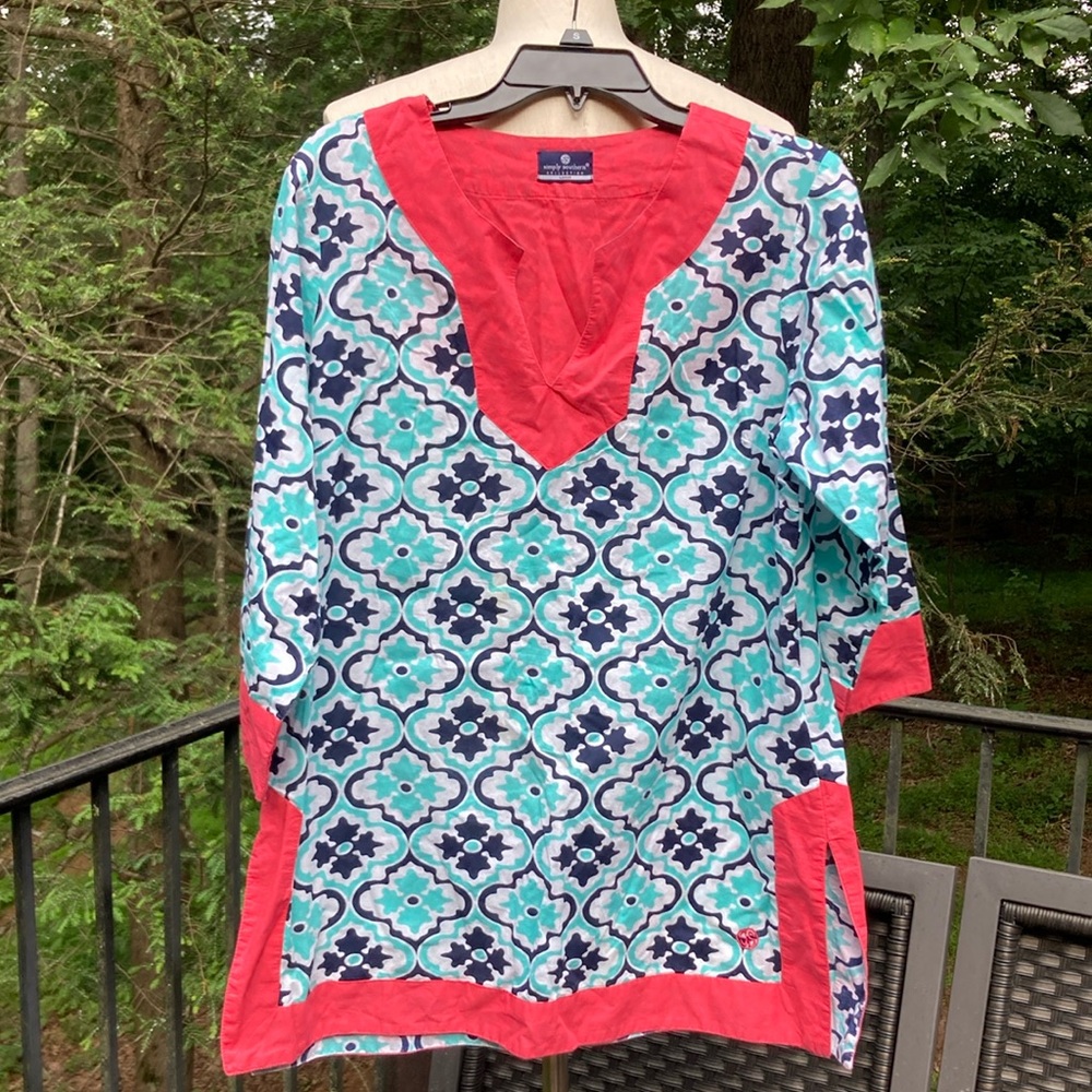 Simply Southern Collection blu/whte/pink top stain in picture bleaching sz. L